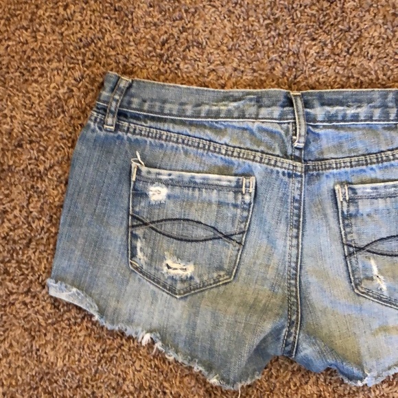 Low Rise Abercrombie & Fitch Jean Shorts - Picture 6 of 8